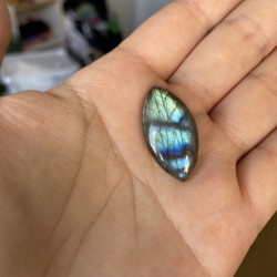 Cabochon labradorite